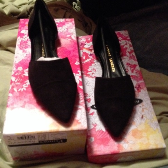 Beautiful sophisticated black flats ..