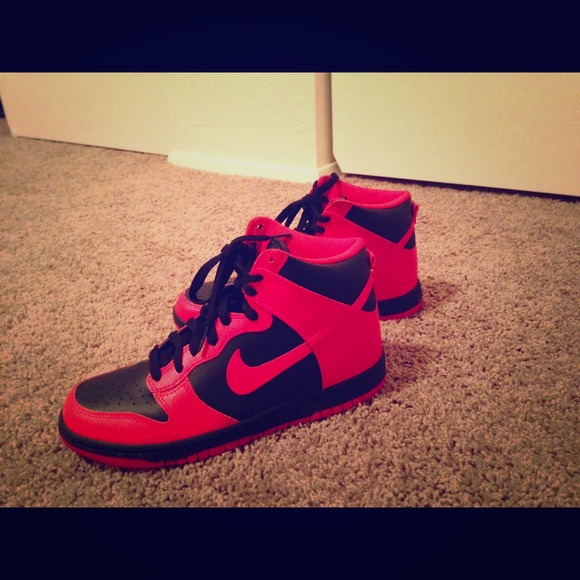 Nike Shoes - 👟High-Top Nikes👟