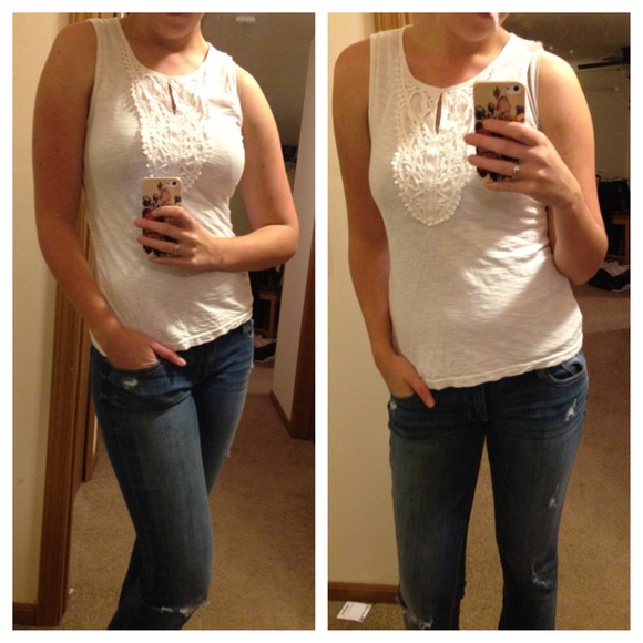 Decorated White Sleeveless Top - Picture 3 of 3