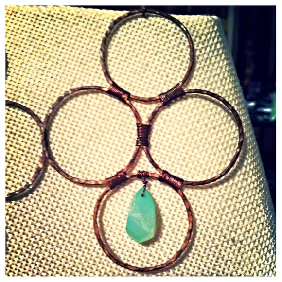 ⚡Gorgeous, handmade bronze earrings w/ jade stone.
