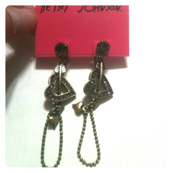 Betsey Johnson heart with a bow through it. - Picture 1 of 2