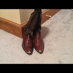 cowboy boots unisex. Hade use once for a concert.