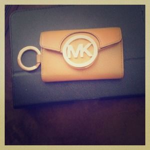Michael kors key holder **oh hold**
