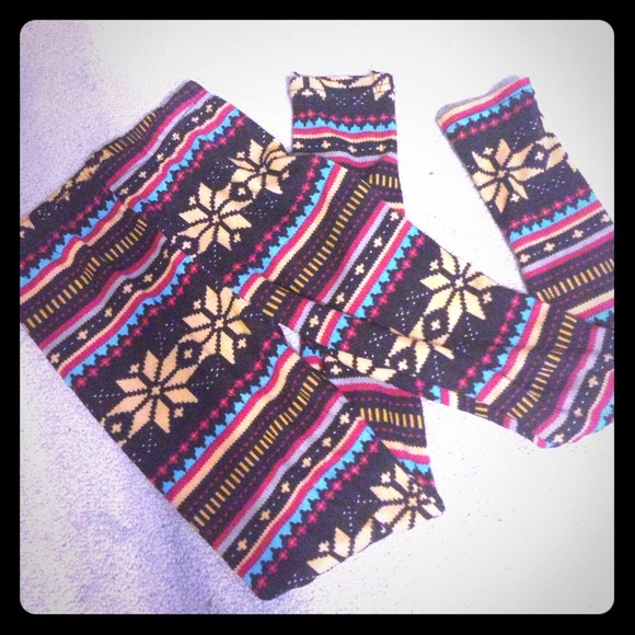 Bundle! Holiday leggings and tech earmuffs