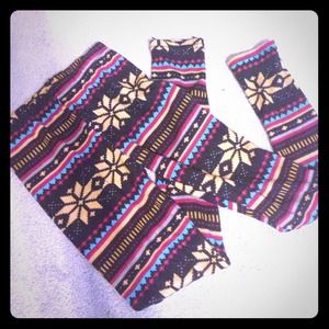 Bundle! Holiday leggings and tech earmuffs