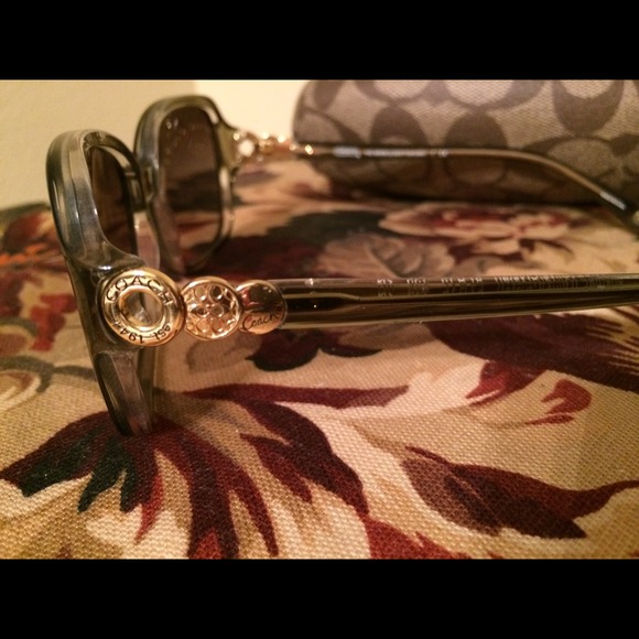 📍📍📍SOLD📍📍📍Authentic coach sunglasses - Picture 2 of 4