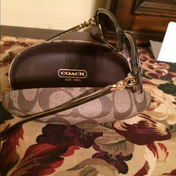 📍📍📍SOLD📍📍📍Authentic coach sunglasses - Picture 3 of 4