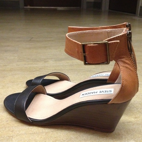 NWOT Steve Madden sandals - Picture 2 of 2