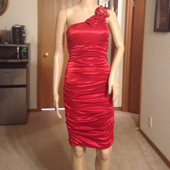 Red Dress - Picture 1 of 4