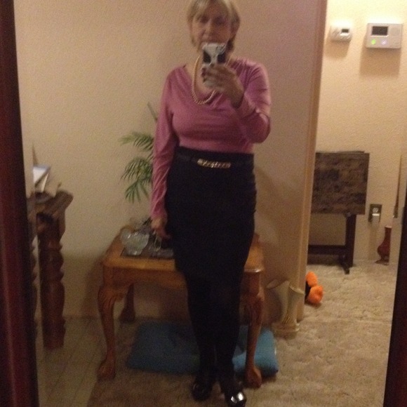 NWOT🌺Beautiful Black Stretch Skirt w/Gold accent - Picture 3 of 4