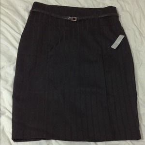 Pin striped pencil skirt w/belt