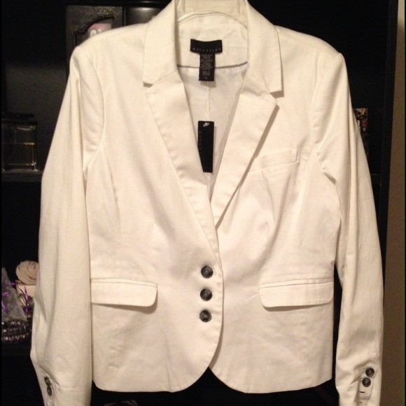 🚫Sold🚫New White Blazer Size 12