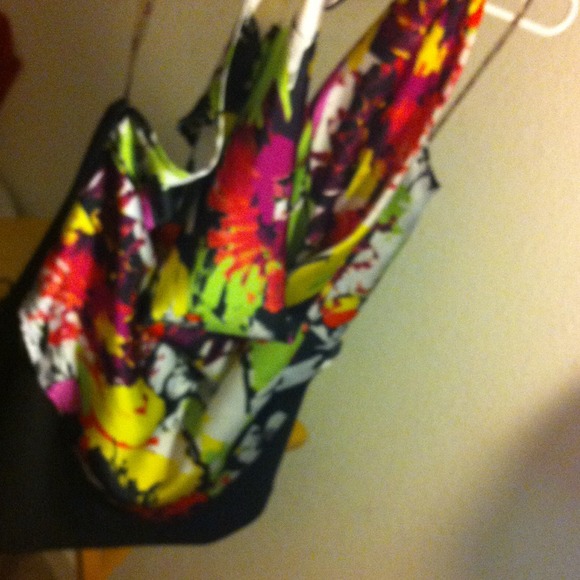 Multi-colored halter top - Picture 2 of 4