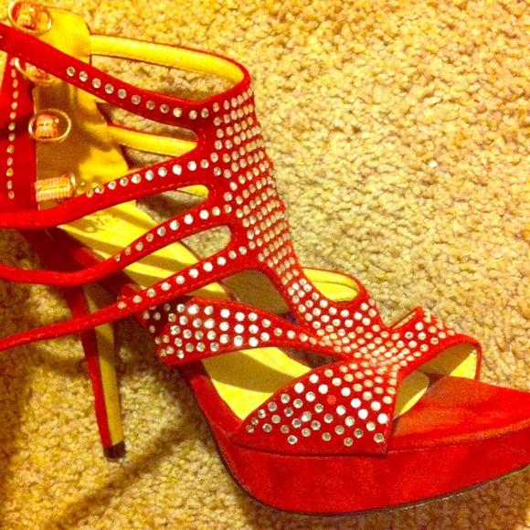 Red high heels with diamond accents - Picture 1 of 4