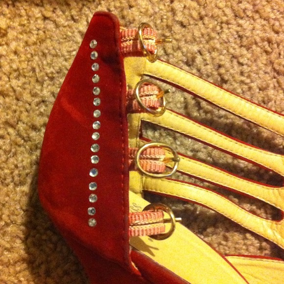 Red high heels with diamond accents - Picture 4 of 4