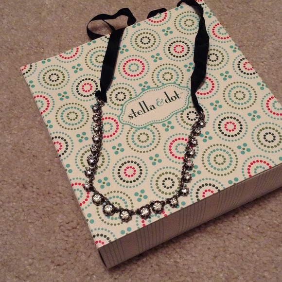 SOLD!!! Stella & dot Ava Cupcake Chain Necklace