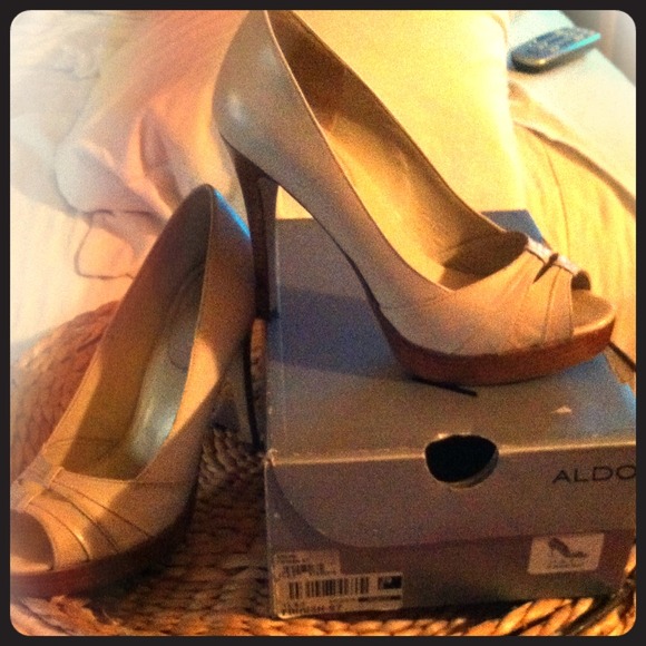 Cream Aldo platform heels!