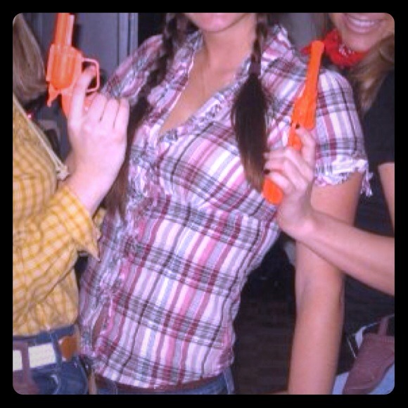 Plaid "cowgirl" fitted shirt.