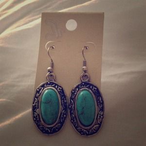 Beautiful turquoise & silver wire back earrings.