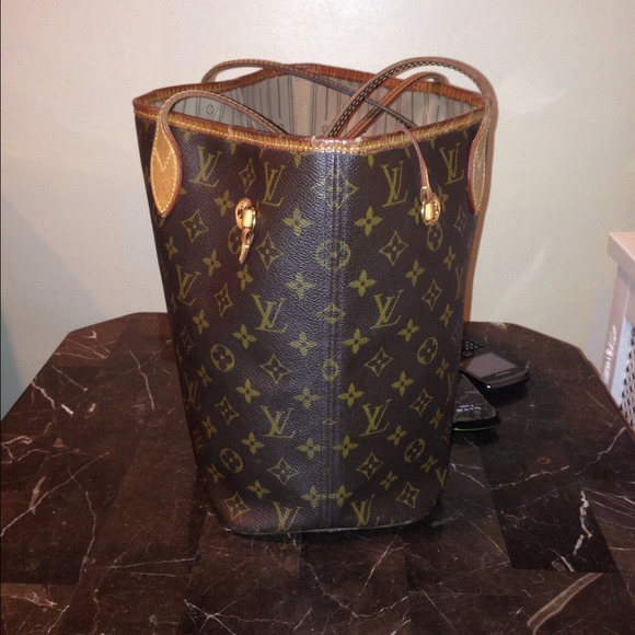 Louis Vuitton Handbags - *AUTHENTIC* Louis Vuitton neverfull MM