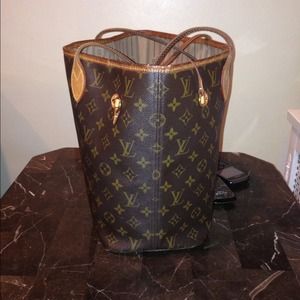 *AUTHENTIC* Louis Vuitton neverfull MM