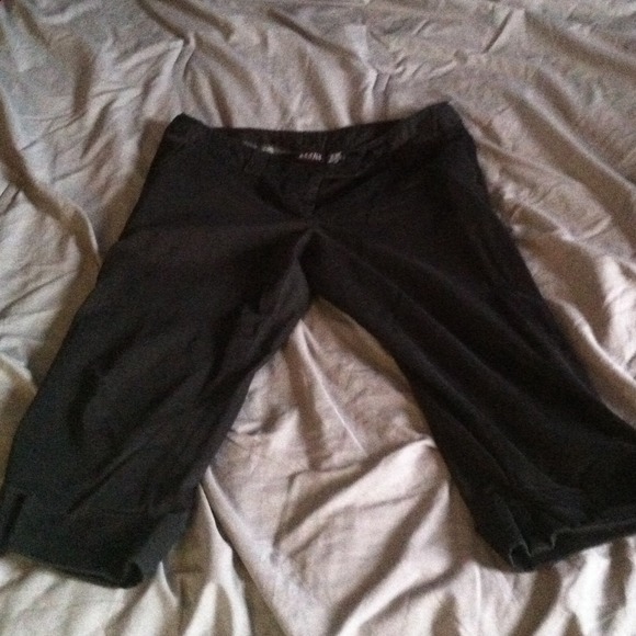 Tracy Evans black dress capris.