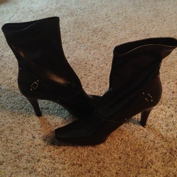 New Marc Fisher brown boots 9.5