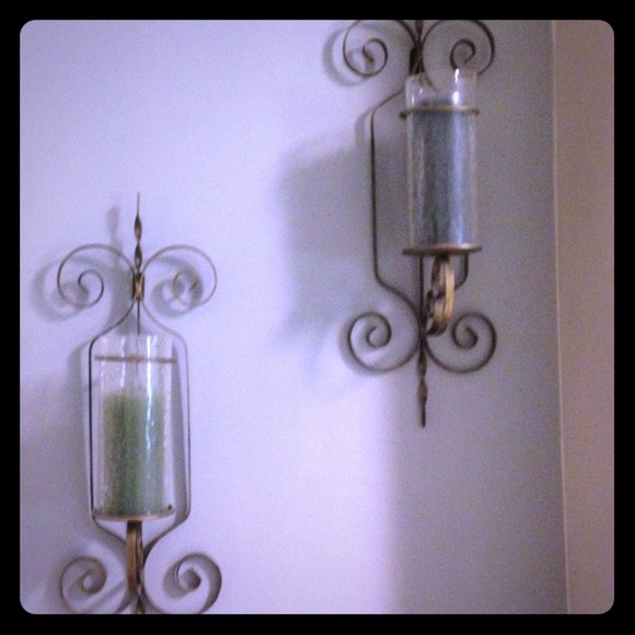 2 Wall Sconces