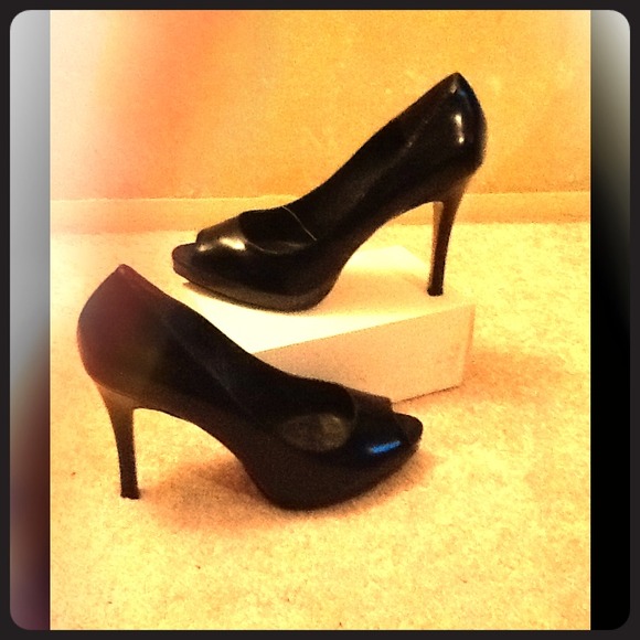 Nine West peep toe pumps