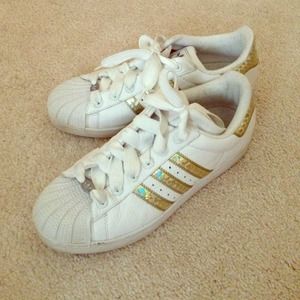Adidas tennis shoes