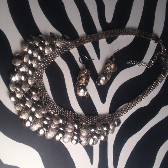 Silver statement piece!!!Necklace and earring set