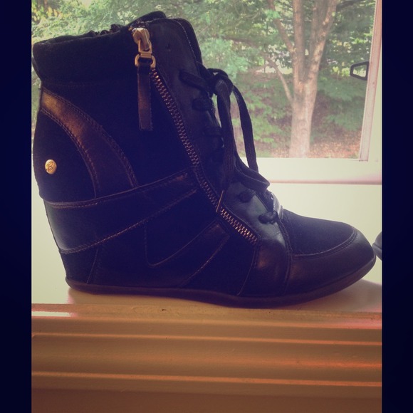 Black wedge sneakers