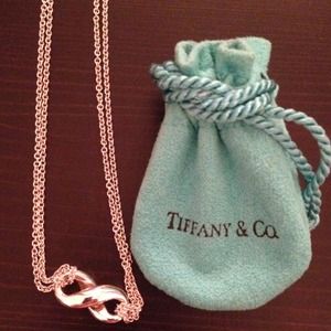 ⭐️⭐️HOST PICK⭐️⭐️Tiffany & Co. Infinity necklace