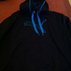 Men's sweatshirts and a guess necklace.