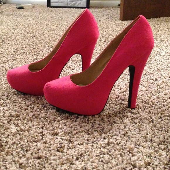 Pink shoe dazzle heals