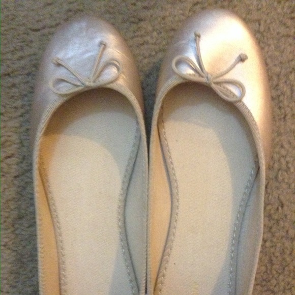 Old Navy Shoes - Old navy gold flats