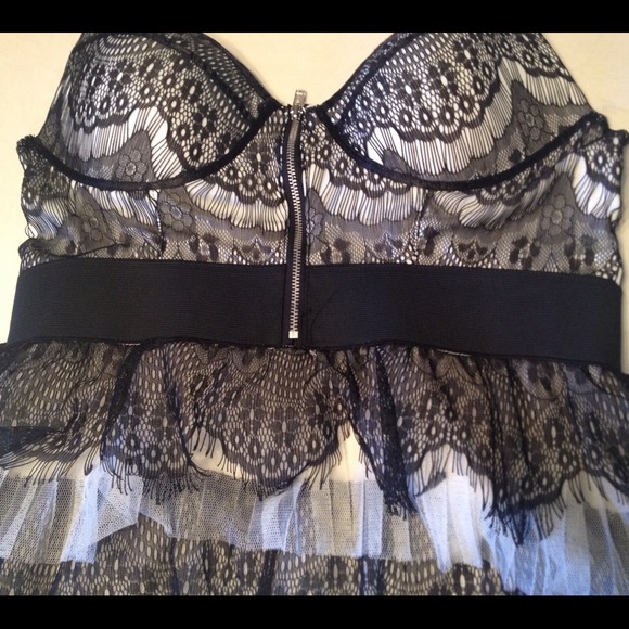 Black & White ruffled dress - Picture 2 of 3