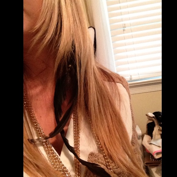 ✖️✖️ SOLD IN BUNDLE Feather Hair Clip - Picture 2 of 4