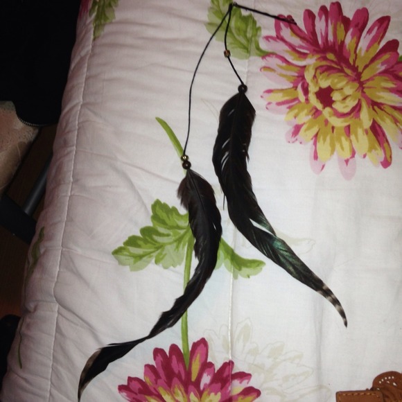 ✖️✖️ SOLD IN BUNDLE Feather Hair Clip - Picture 3 of 4