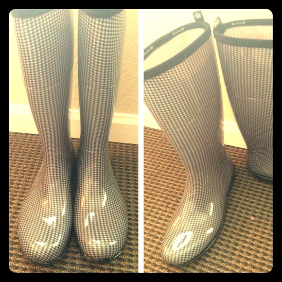 Black and white checkered rainboots