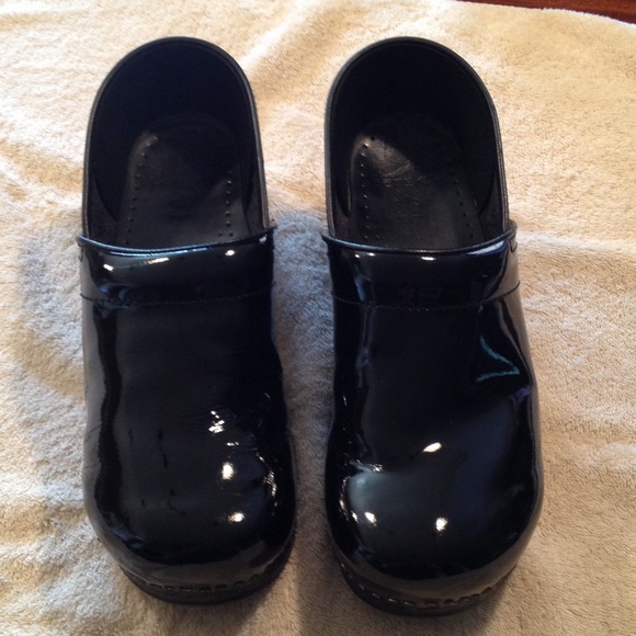 Dansko Shoes - REDUCED. DANSKO BLACK PATENT LEATHER CLOGS