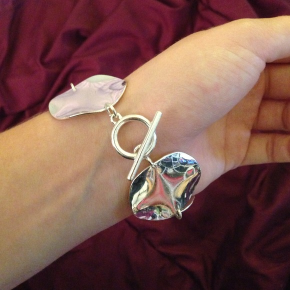 Cute statement bracelet - Picture 2 of 3
