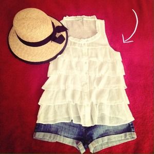 Lovely White Tank Blouse ❤️Host Pick 10/25❤️