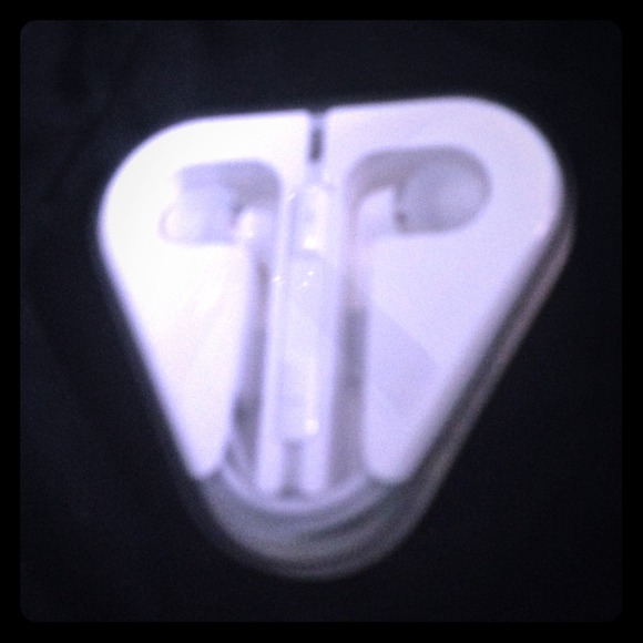 New never used!!! Apple earphones
