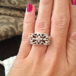 Cross design sterling silver ring