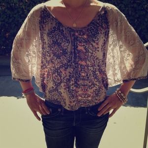 REDUCED!!! Funky top w laced sleeve detail