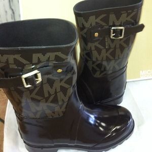 Bundle 2 pairs of Michael Kors boots & MK knit hat