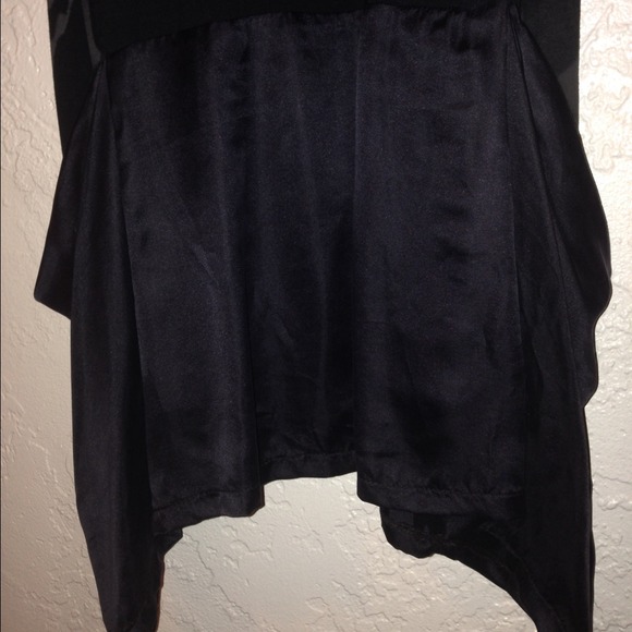 Black dress with artful design on the front - Picture 3 of 3