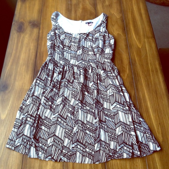 ✳️sold✳️ Geometric black and white dress