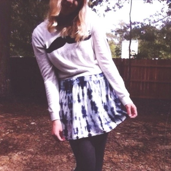 Forever 21 Sweaters - 🎉HOTS PICK 🎉FOREVER21 Cropped Mustache Sweater!